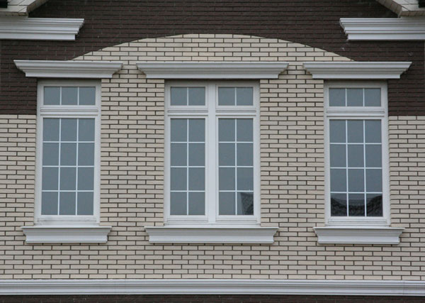 Декоративное обрамление окон. Лепнина на окна из пенопласта